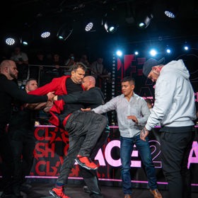 Pali Hari je s Václavem Mikuláškem na nože.