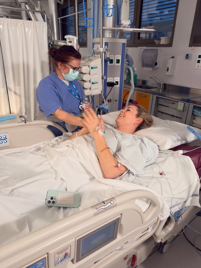 Americká lyžařská legenda Lindsey Vonn na Instagramu poděkovala lékařskému personálu za to, jak dobře se o ní starají. 