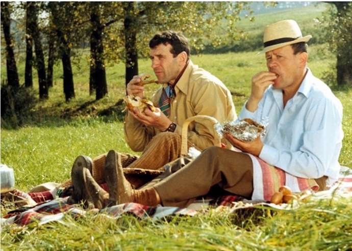 Film byl posledním snímkem režiséra Petra Schulhoffa. Na snímku František Peterka a Karel Augusta.