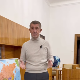Andrej Babiš podpořil na sociálních sítích výzvu na podporu zdraví ministra zdravotnictví Adama Vojtěcha a sdílel video, na kterém dělá dřepy.