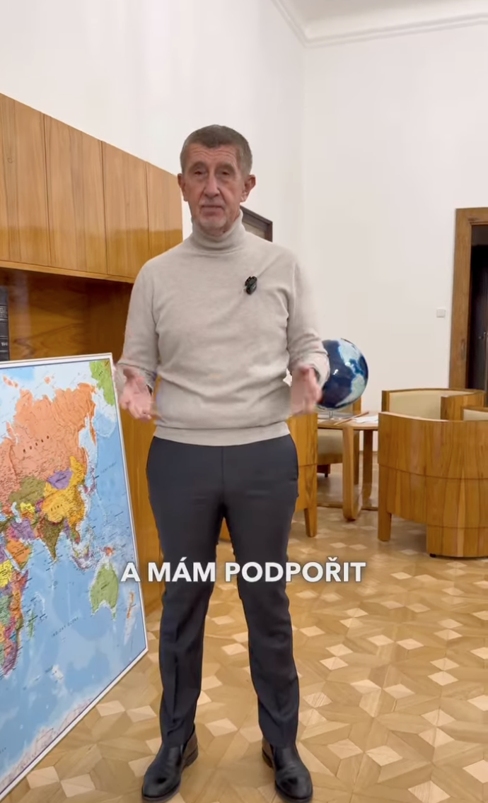 Andrej Babiš podpořil na sociálních sítích výzvu na podporu zdraví ministra zdravotnictví Adama Vojtěcha a sdílel video, na kterém dělá dřepy. 