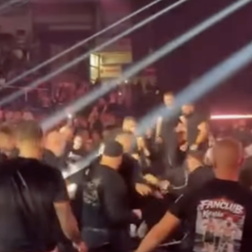 Na Pavola Vaška se vrhnul rozzuřený dav.