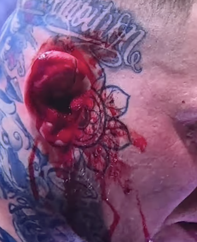 Pokousané ucho Václava Mikuláška.