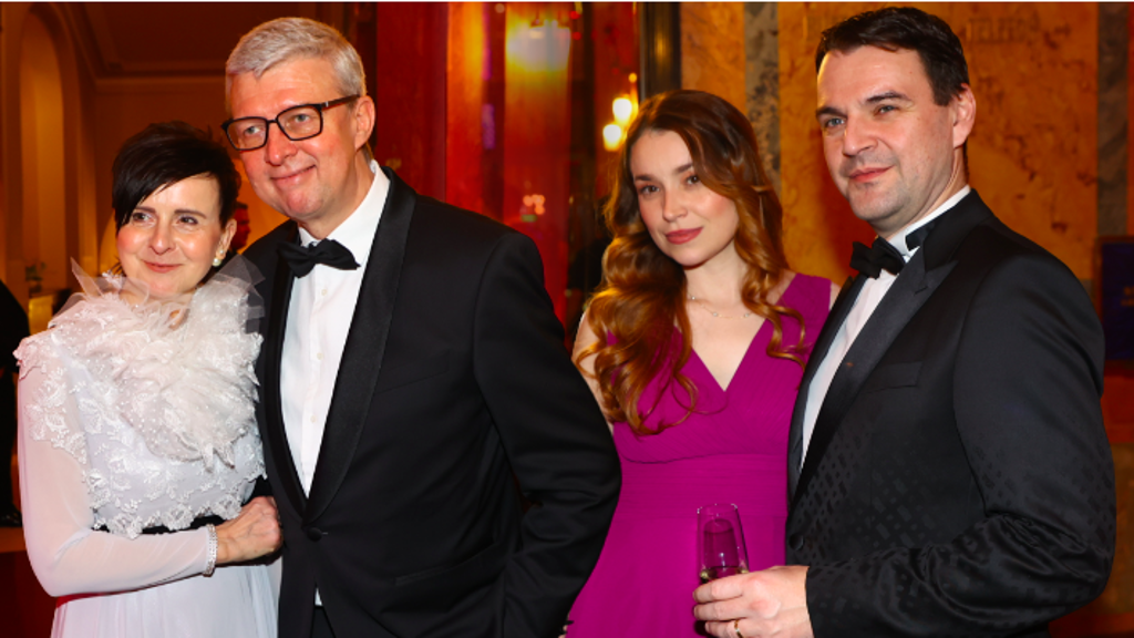 Macinkova kráska, Klempířova Palestinka i Havlíčkova paní Colombová. Ministři ukázali drahé polovičky