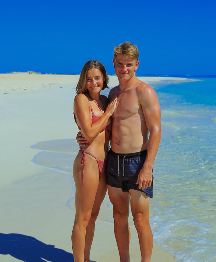 Tomáš Mikyska má slabost pro sportovkyně. Jeho dlouholetou přítelkyní byla kolegyně z reprezentace Tereza Vinklárková, momentálně se zdá, že chodí s jezdkyní Nikolou Šrolerovou. Takto společně pózovali v říjnu loňského roku.