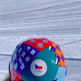 Helma má vzory svetru, který má po své matce.