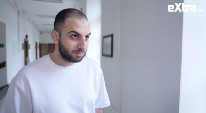 Youtuber Mike Oganesjan u soudu, kde se řešil případ Pepy Kůrky.