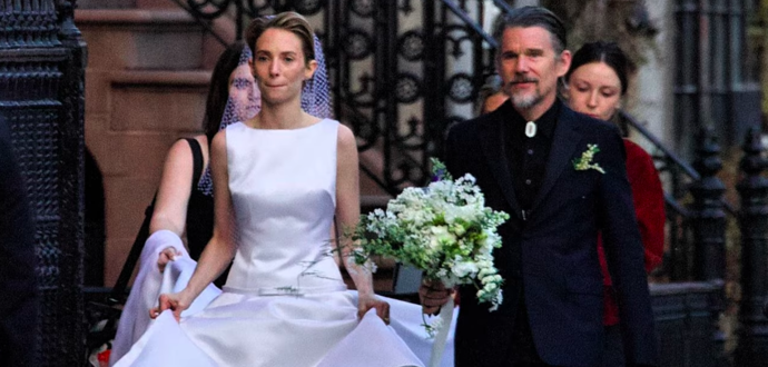 K oltáři dovedl krásnou nevěstu její slavný tatínek, hollywoodský herec Ethan Hawke.