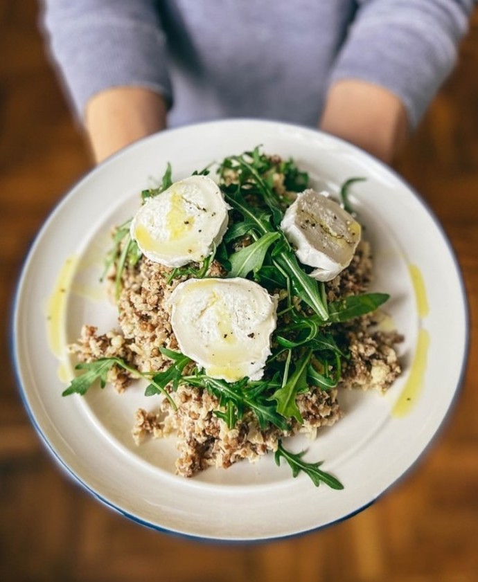 Svým klientům radí ohledně chutných a jednoduchých jídel do krabiček, která můžeme nosit s sebou do práce. 