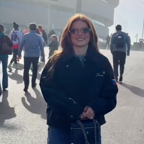 Nikola svého partnera podporuje téměř na každém zápase.