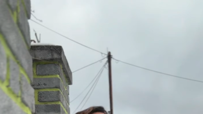 FOTO: Ven vyšla pouze v župánku.