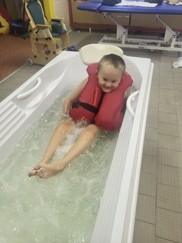 Adámek má těžkou dětskou mozkovou obrnu.