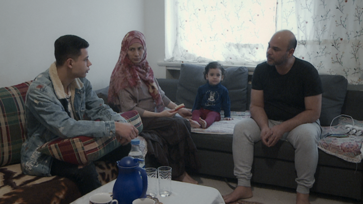 Dokument mapuje deset let života rodiny Alhariri. Dokument mapuje deset let života rodiny Alhariri.