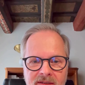 Fiala odpovídá i na zásadnější otázky než párky v rohlíku.