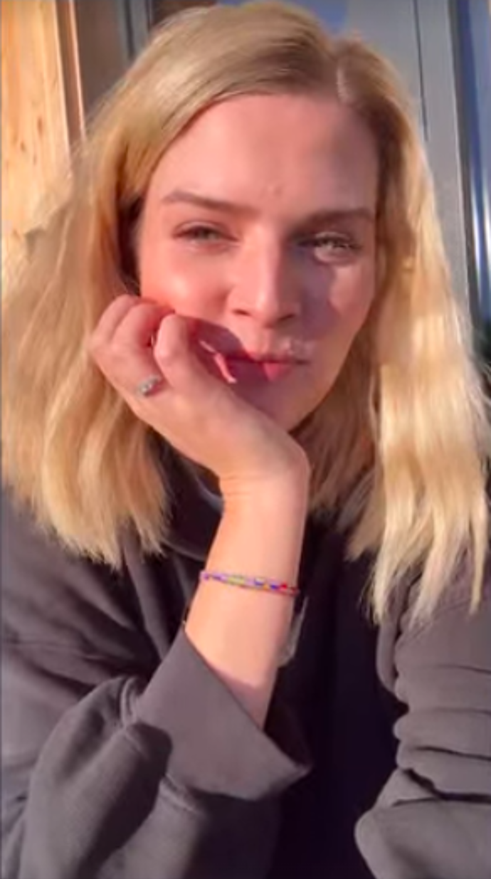 Svým fanouškům na sociálních sítích oznámila, že organizace nově ponese její vlastní jméno.