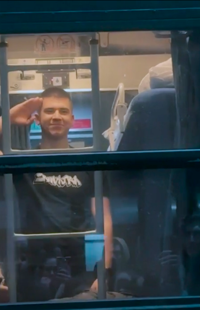 Andrii se nakonec sám přihlásil do armády.