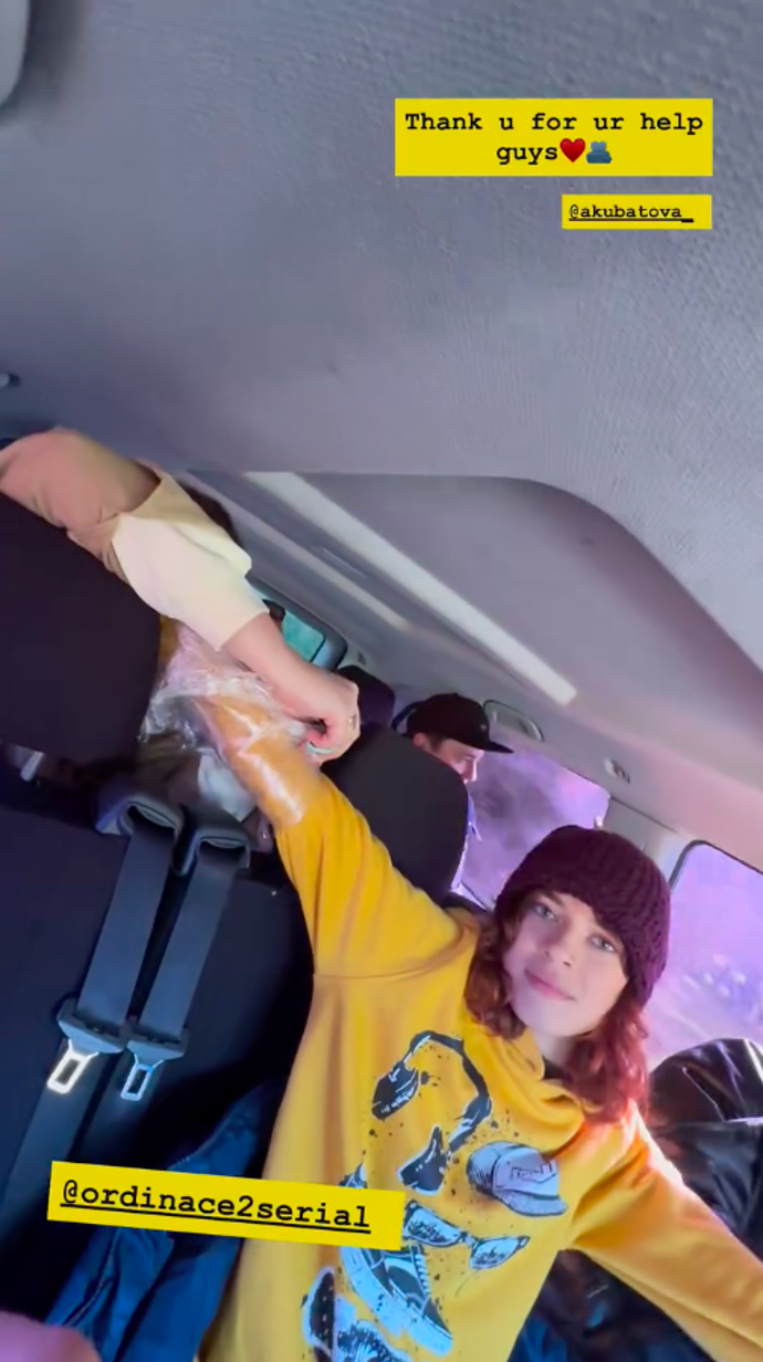 Během natáčení venkovních scén se musela celá namočit do vody, i když teploměr ukazoval pouhé čtyři stupně nad nulou.