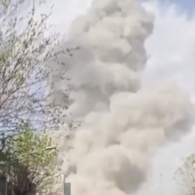 Lidé v Teheránu prchali od místa dopadu raket.