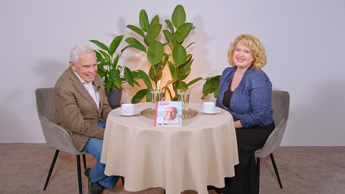 Chirurg Pavel Pafko, který se proslavil nejen první transplantací plic na území ČR, ale také operací tehdejšího prezidentka Václava Havla, byl hostem Milušky Bittnerové v pořadu Na kafeečko.