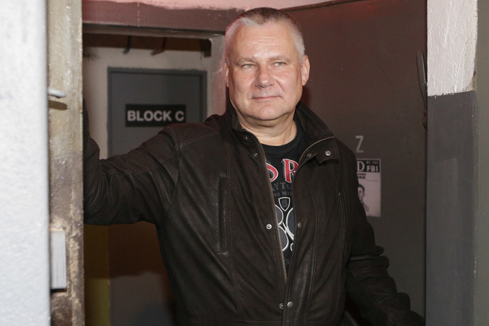 V prosinci dopadli Kajínka v jednom činžovním domě na Praze 5. I když putoval zpět do vězení, stal se díky svému odvážnému činu celebritou. V roce 2017 mu prezident Miloš Zeman udělil milost.