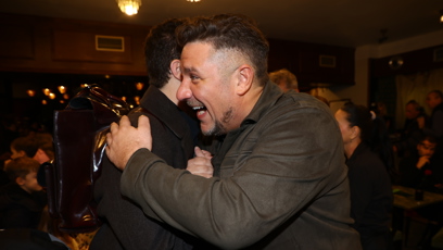 FOTO: Michal Holán se vítal s kolegy.