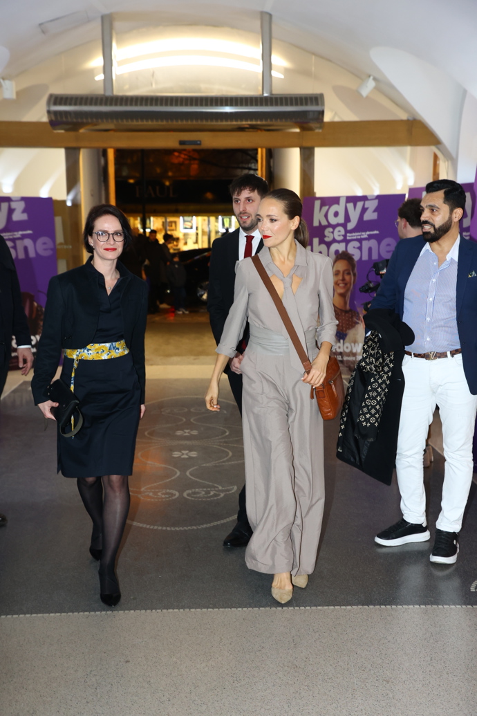Lucie Vondráčková dorazila na premiéru filmu Když se zhasne.