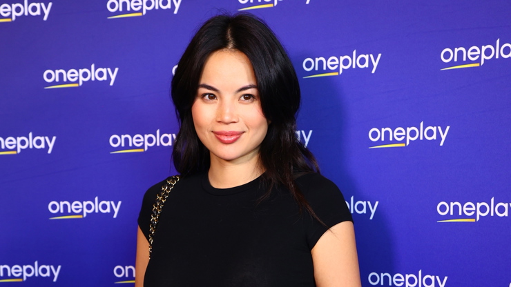 Yeni vypadá spokojeně.