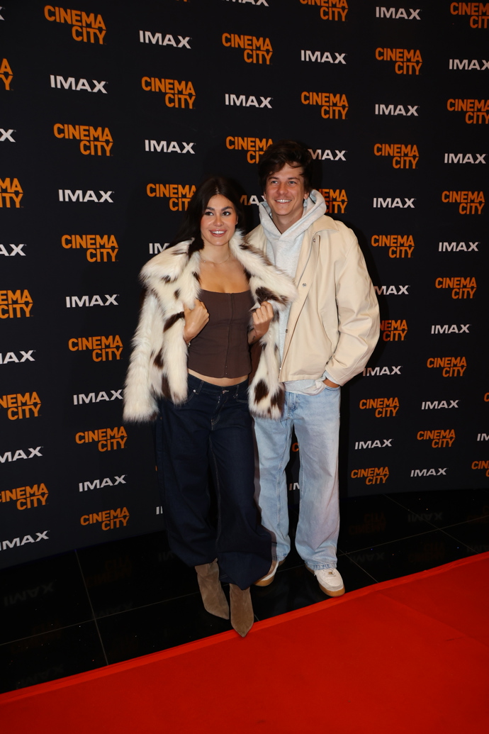 Gabriela Lhotáková dorazila s partnerem. 