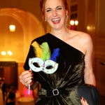 Letos vynesla na Česko-Slovenský ples škrabošku, kterou jí dcerka Ema ručně vyrobila. 