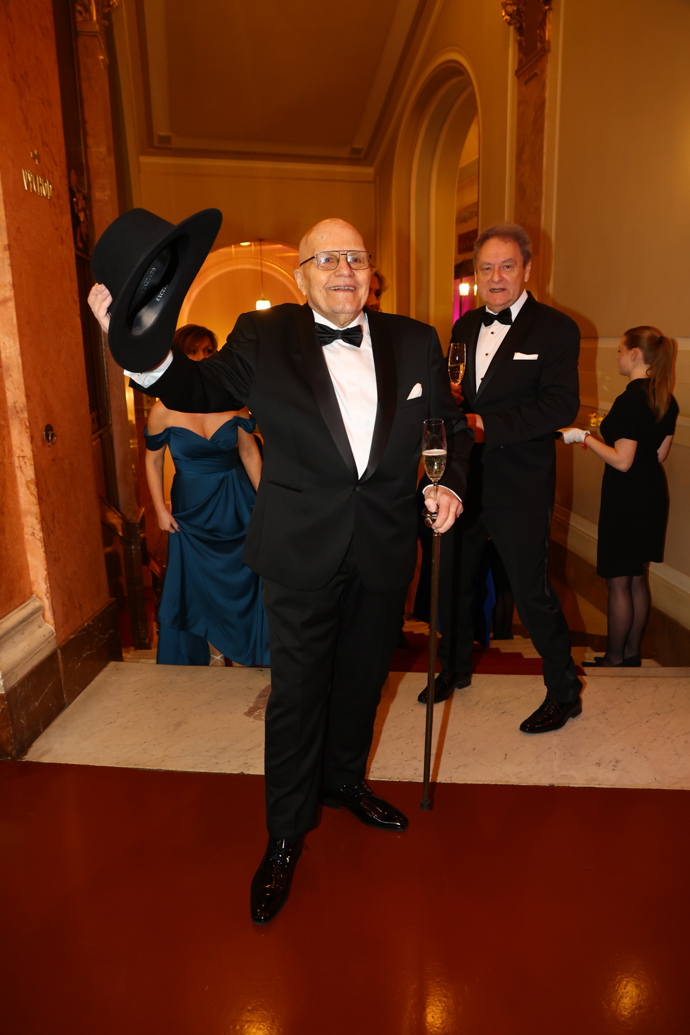 Jan Přeučil dorazil v ikonickém klobouku.