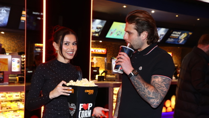 FOTO: Natalia Al-Imam si dala popcorn.