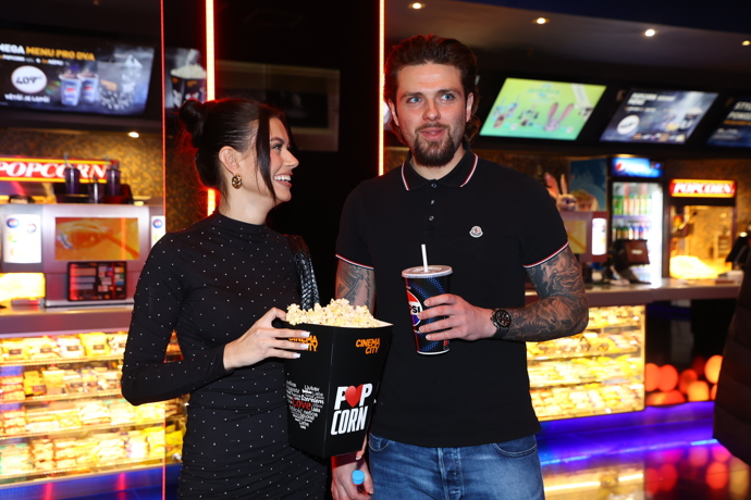 Natalia Al-Imam po boku tajemného fešáka.