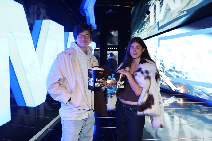 Gabriela Lhotáková si užívala popcorn s partnerem.