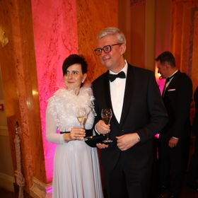 Ministr Karel Havlíček v doprovodu své ženy.