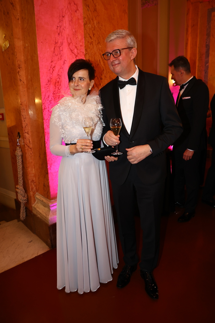 Ministr Karel Havlíček v doprovodu své ženy.