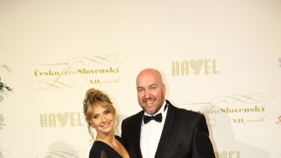 FOTO: Ondřej Slanina dorazil na Česko-Slovenský ples po boku své partnerky.