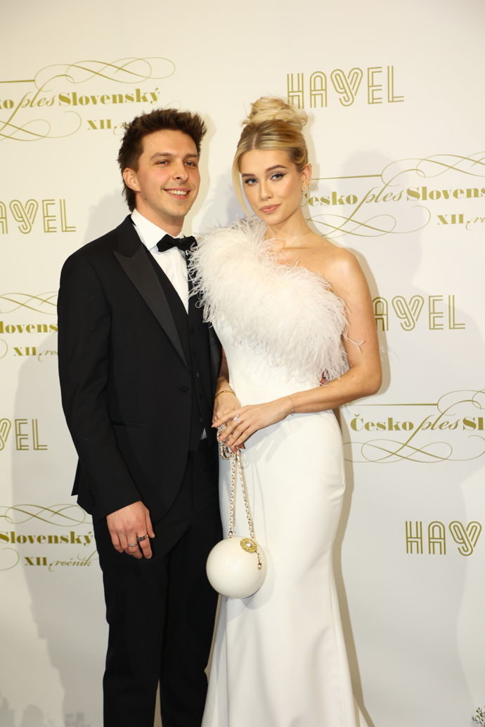 Justýna Zedníková po boku partnera Jana Macáka. 