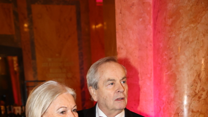 FOTO: Moderátor Alexander Hemala s manželkou.