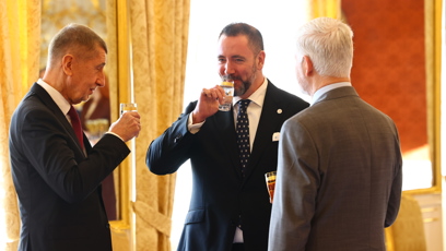 FOTO: Igor Červený  si připíjí po svém jmenování.