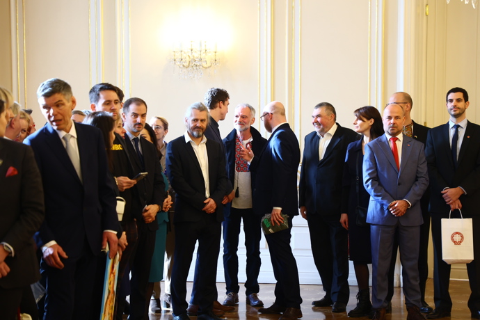 Příznivci Ukrajiny na Pražském Hradě.