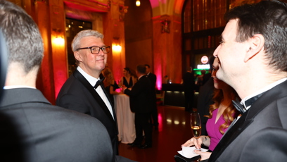 FOTO: Petr Macinka se vítá s Karlem Havlíčkem.