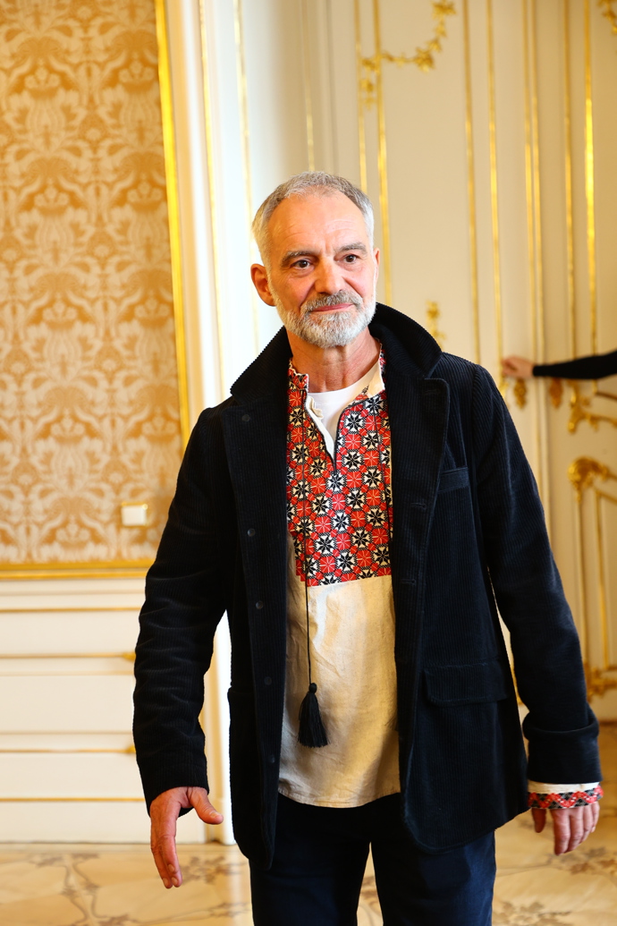 Ivan Trojan přišel před novináře.