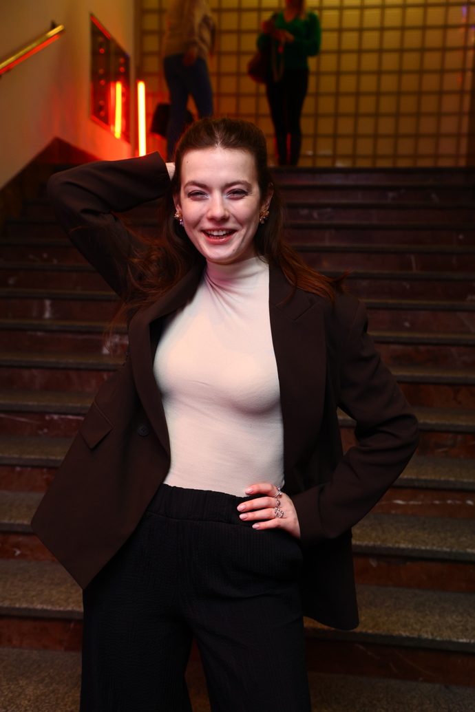 Herečka Sára Korbelová.