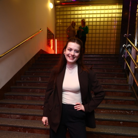 Sára Korbelová dorazila na premiéru seriálu Buldok z Poděbrad.