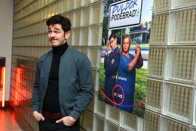 Marek Adamczyk je jednou z hlavních hvězd seriálu Buldok z Poděbrad.