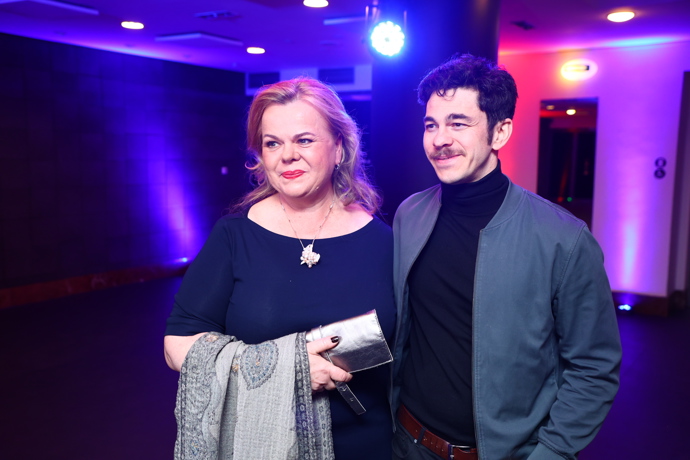 Představitelé dvou hlavních rolí Marek Adamczyk a Sabina Remundová.