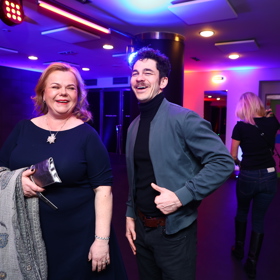 Marek Adamczyk a Sabina Remundová na premiéře seriálu Buldok z Poděbrad.