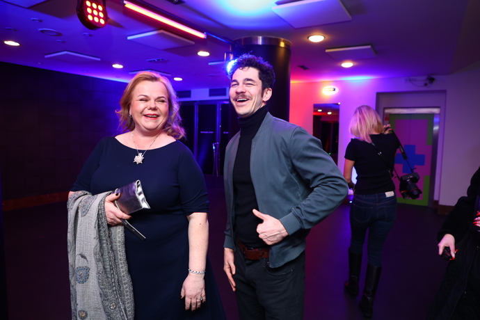 Marek Adamczyk a Sabina Remundová na premiéře seriálu Buldok z Poděbrad.