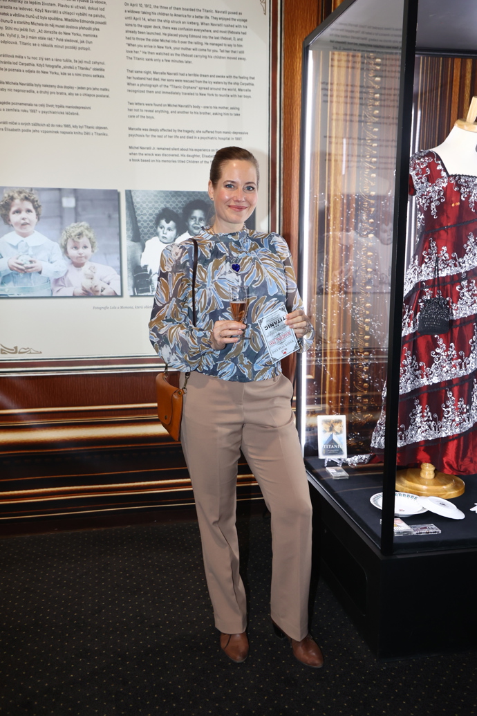 Zuzana Kajnarová ve společnosti. 