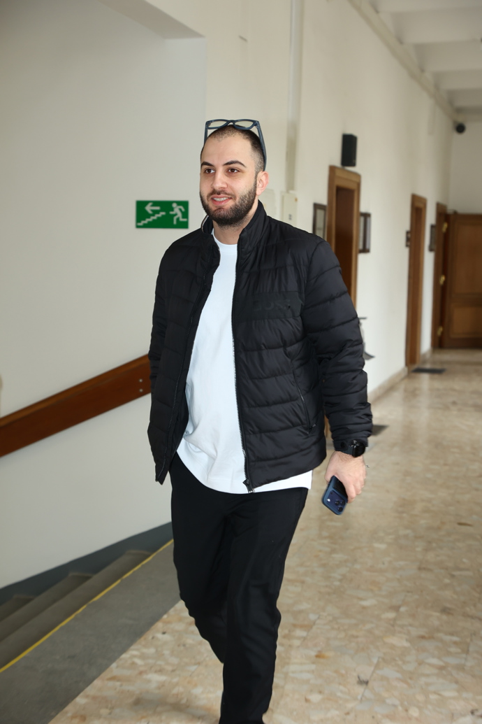 Mike Oganesjan u soudu. 